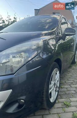 Минивэн Renault Scenic 2010 в 
