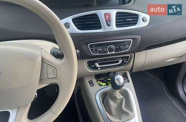 Минивэн Renault Scenic 2010 в 