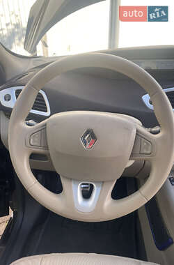 Минивэн Renault Scenic 2010 в 