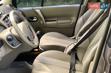 Минивэн Renault Scenic 2004 в 