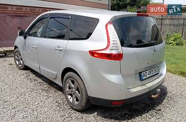 Минивэн Renault Scenic 2013 в 