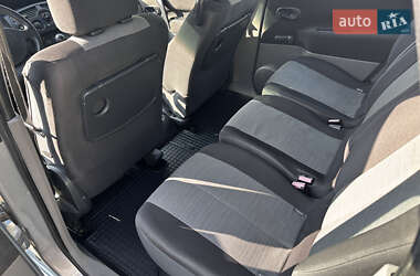 Минивэн Renault Scenic 2004 в 