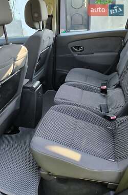 Минивэн Renault Scenic 2011 в 