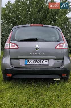 Минивэн Renault Scenic 2011 в 