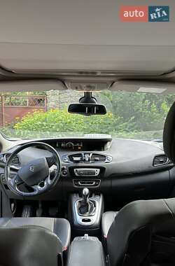 Минивэн Renault Scenic 2013 в 