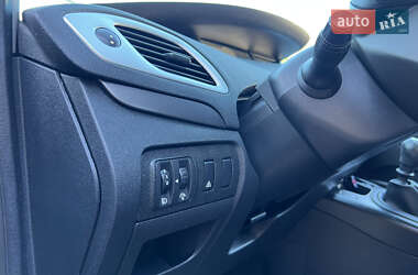 Минивэн Renault Scenic 2009 в 