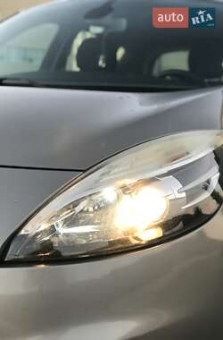 Минивэн Renault Scenic 2012 в 
