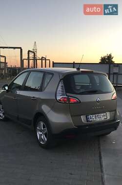 Минивэн Renault Scenic 2012 в 