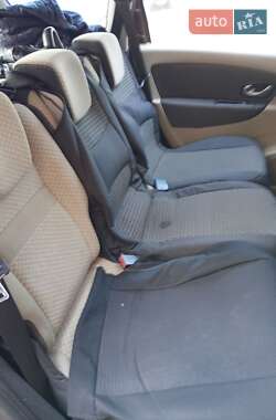 Минивэн Renault Scenic 2011 в 