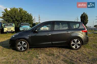 Минивэн Renault Scenic 2011 в 