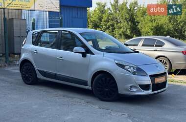 Минивэн Renault Scenic 2010 в 
