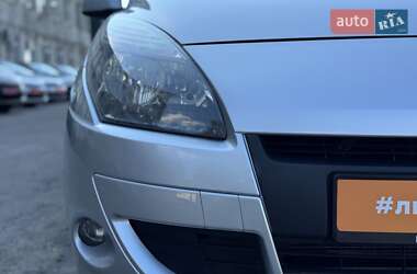 Минивэн Renault Scenic 2010 в 