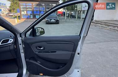 Минивэн Renault Scenic 2010 в 