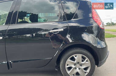 Минивэн Renault Scenic 2011 в 