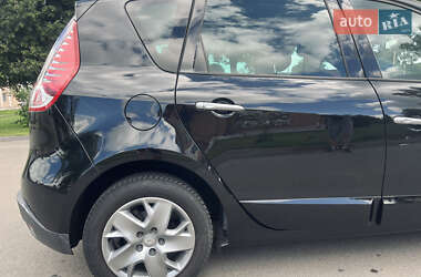 Минивэн Renault Scenic 2011 в 