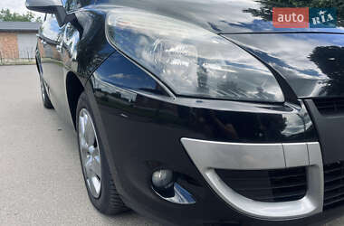 Минивэн Renault Scenic 2011 в 