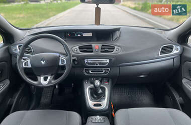 Минивэн Renault Scenic 2011 в 
