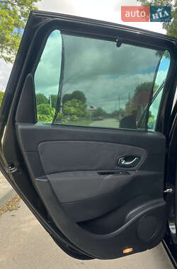 Минивэн Renault Scenic 2011 в 