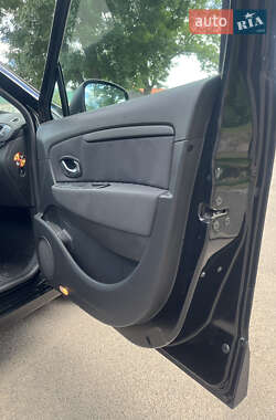Минивэн Renault Scenic 2011 в 