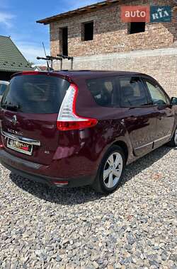Минивэн Renault Scenic 2012 в 