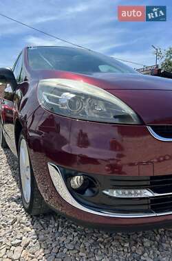 Минивэн Renault Scenic 2012 в 