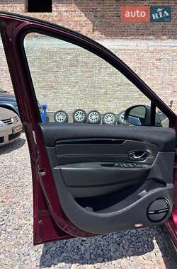 Минивэн Renault Scenic 2012 в 