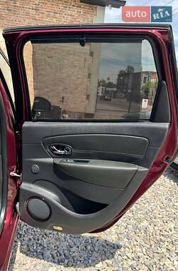Минивэн Renault Scenic 2012 в 