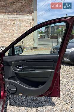 Минивэн Renault Scenic 2012 в 