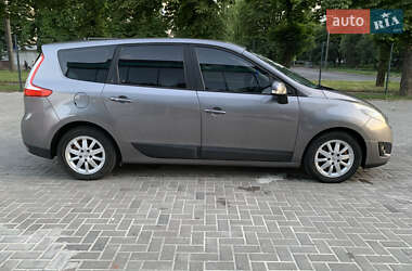 Минивэн Renault Scenic 2009 в 
