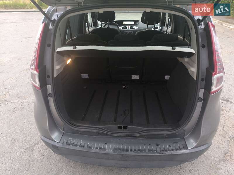Минивэн Renault Scenic 2009 в Остроге