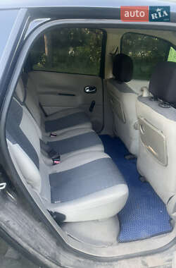 Минивэн Renault Scenic 2004 в 