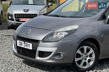 Минивэн Renault Scenic 2011 в 