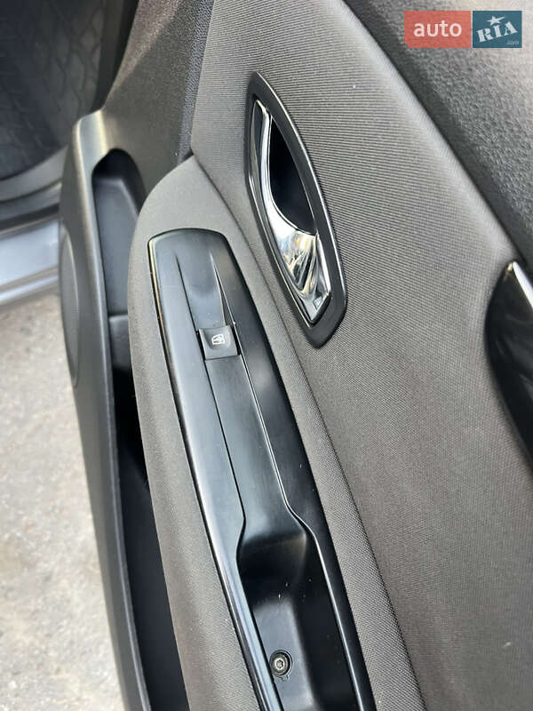 Минивэн Renault Scenic 2014 в Краснограде