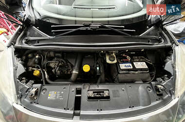 Минивэн Renault Scenic 2011 в 