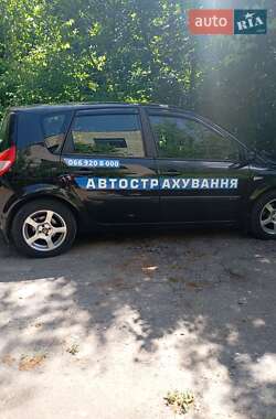 Минивэн Renault Scenic 2004 в 