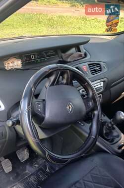 Минивэн Renault Scenic 2010 в 