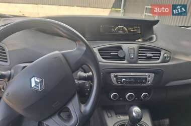 Минивэн Renault Scenic 2012 в 
