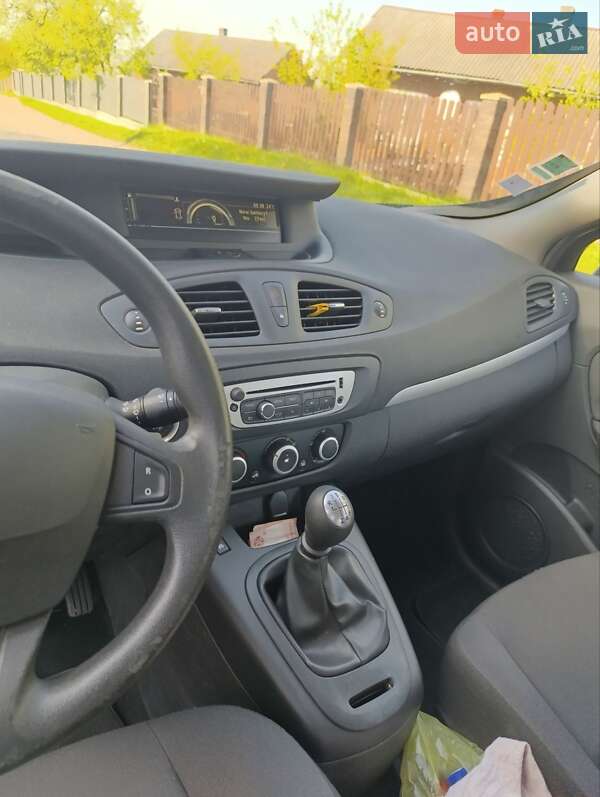 Минивэн Renault Scenic 2013 в Львове