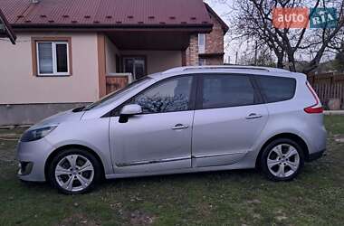 Минивэн Renault Scenic 2012 в 