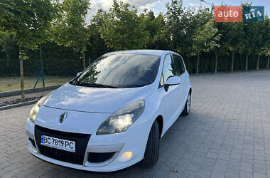 Минивэн Renault Scenic 2011 в 