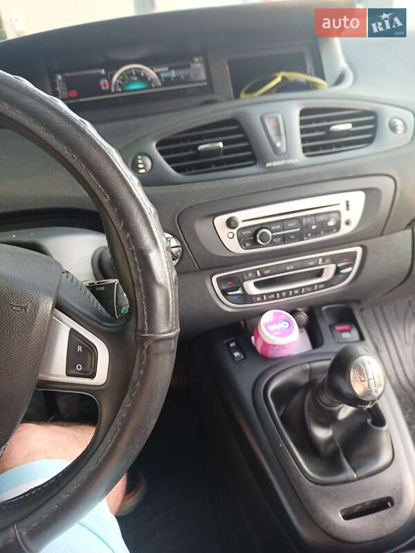 Минивэн Renault Scenic 2012 в Яготине