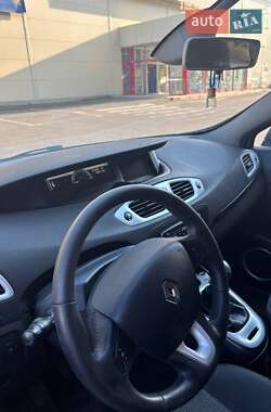 Минивэн Renault Scenic 2010 в 