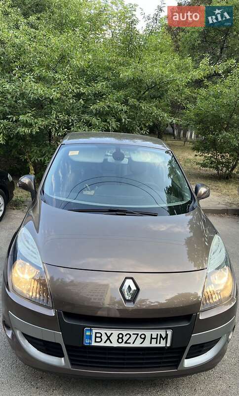 Минивэн Renault Scenic 2011 в Вишневом