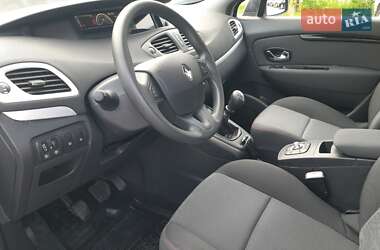 Минивэн Renault Scenic 2015 в 