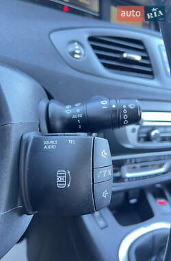 Минивэн Renault Scenic 2014 в 