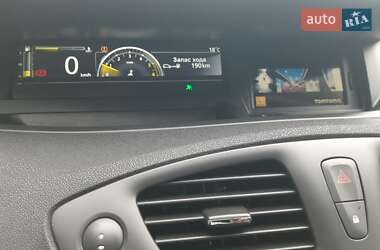 Минивэн Renault Scenic 2015 в 