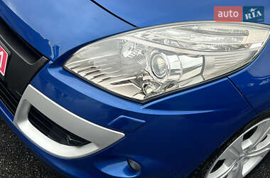Минивэн Renault Scenic 2010 в 