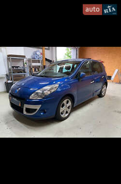 Минивэн Renault Scenic 2010 в 