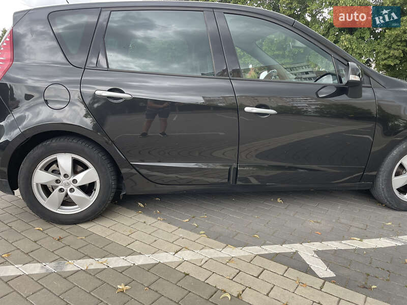Минивэн Renault Scenic 2009 в Луцке