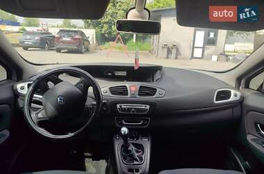 Минивэн Renault Scenic 2010 в 